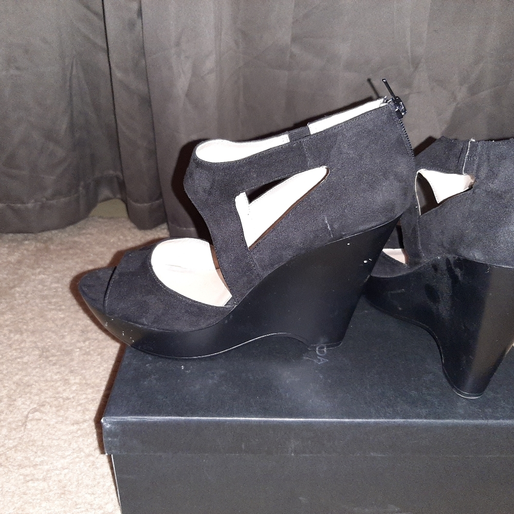 Shoes - Picture 3 of 4